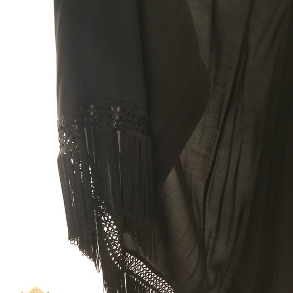 Aritzia Talula fringe shawl, size s/m - Picture 2 of 11